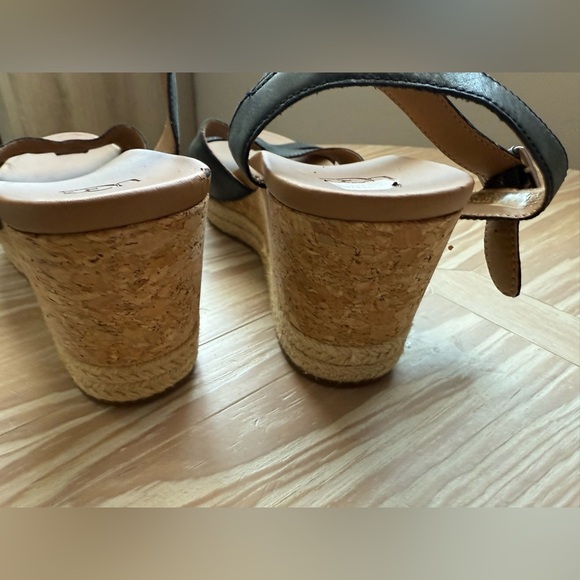 UGG|Cloverdale Espadrille Wedge Sandal in black & tan •••Beachy & Boho Size 9 - Picture 12 of 16